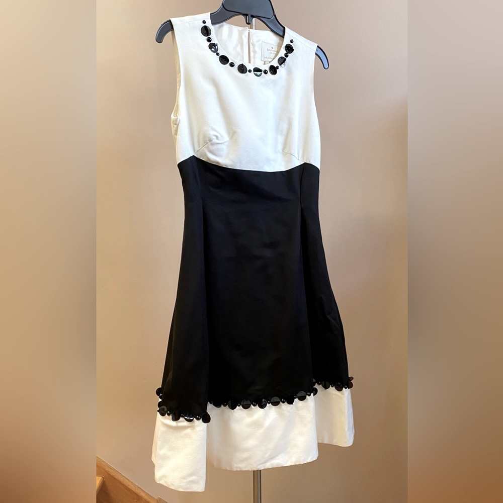 Kate Spade
Black & White Cocktail Dress Size 0
